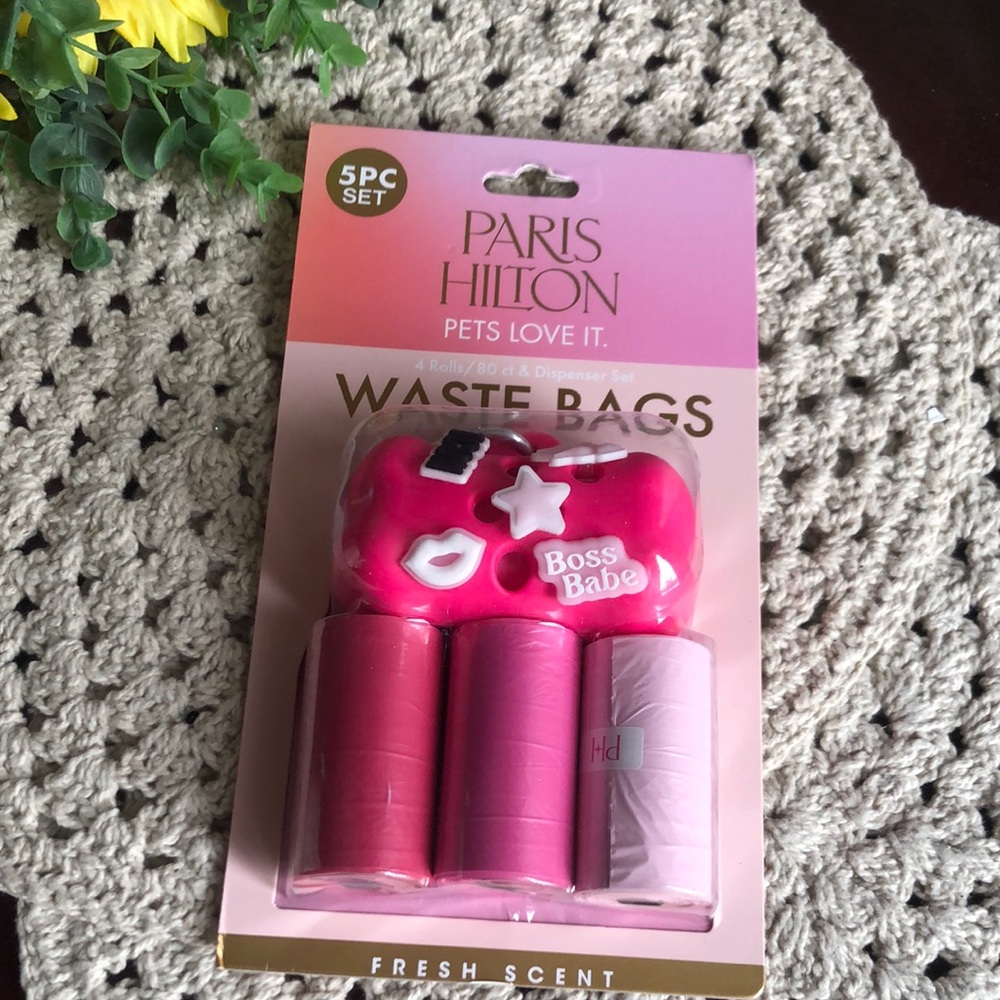 Paris Hilton DOG Waste Bags & Dispenser Set